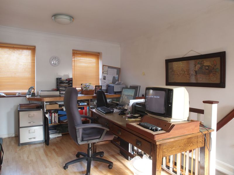 Das ursprüngliche Office von Macdonald Associates Ltd - in der umgebauten Garage des Familienhauses (Foto von 2012).